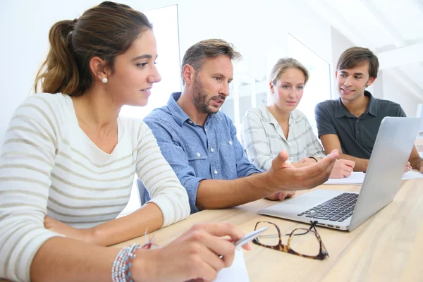 Teacher with group of students working — Stock Photo, Image