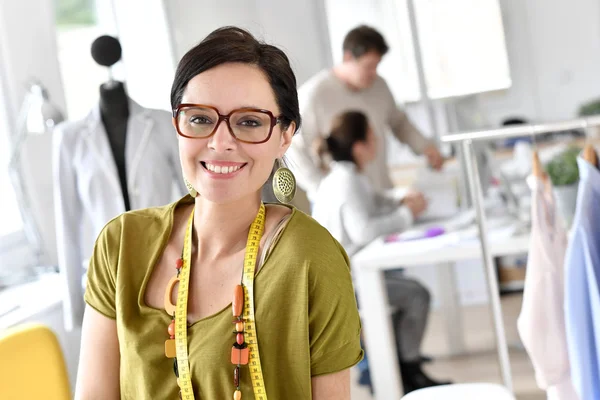 Diseñador de moda sonriendo — Foto de Stock