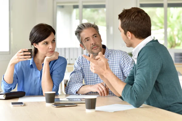 Reunión del equipo para la reunión — Foto de Stock