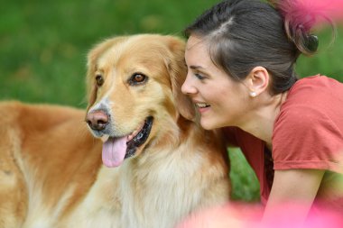 Kadın ile köpek rahatlatıcı 
