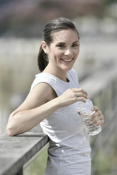 Frau entspannt sich nach dem Sport — Stockfoto