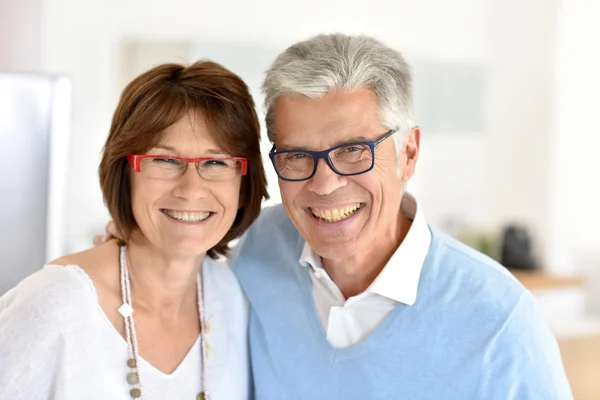 Mature  couple smiling — Stock Photo, Image