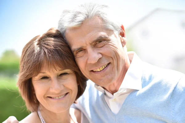 Mature  couple embracing each other — Stock Photo, Image