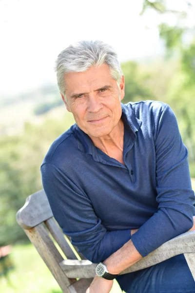 Man relaxing in chair outside — Stock Photo, Image