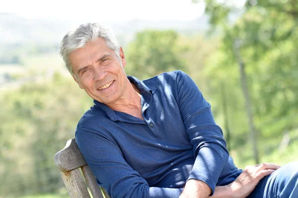 Man relaxing in chair outside — Stock Photo, Image