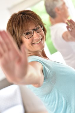 germe exercices yapan insanlar