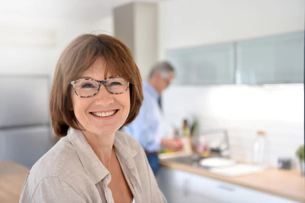 Sorridente donna matura — Foto Stock