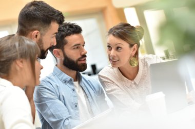 Tasarım ekibi toplantı ve çalışma 