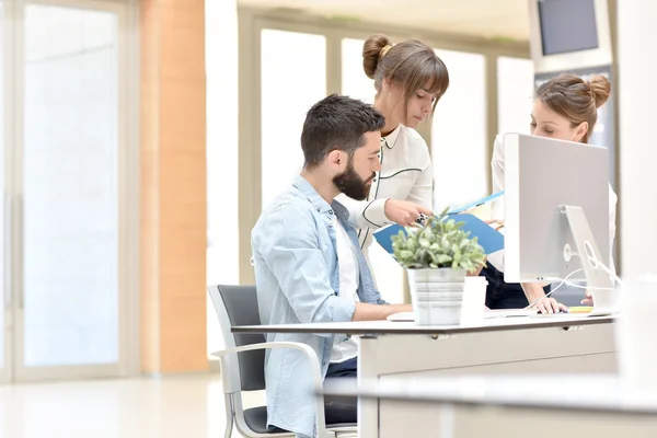 Designers working on desktop — Stock Photo, Image