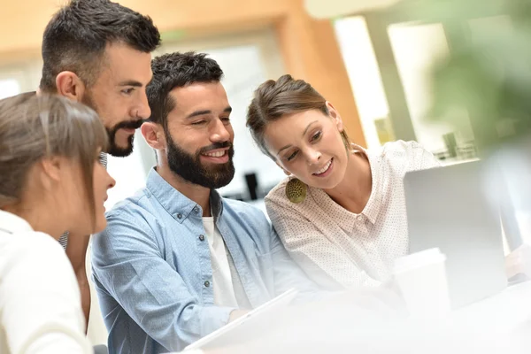 Riunione e lavoro del team di progettazione — Foto Stock