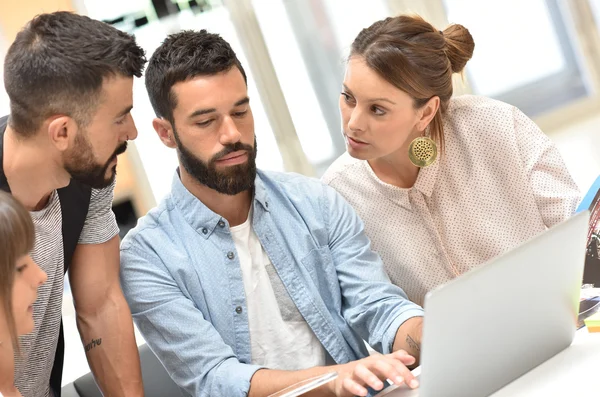 Tasarım ekibi toplantı ve çalışma 