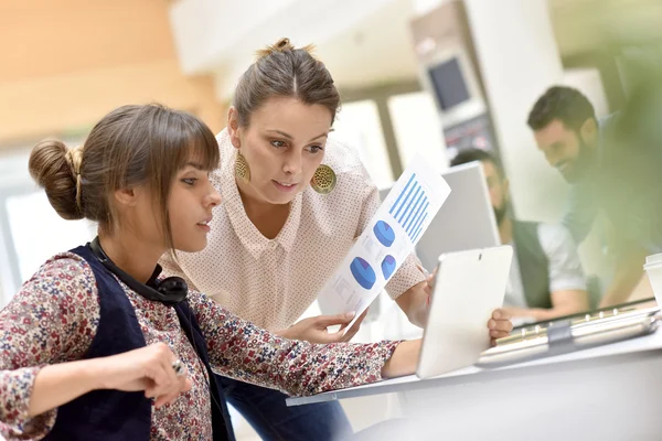 Werknemende vrouwen — Stockfoto