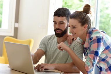 Web sitesinde dizüstü bilgisayarınızda Çift