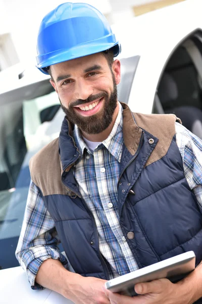 Tecnico in attesa di van — Foto Stock