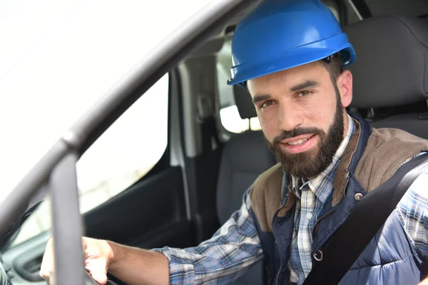 Técnico sentado no veículo — Fotografia de Stock