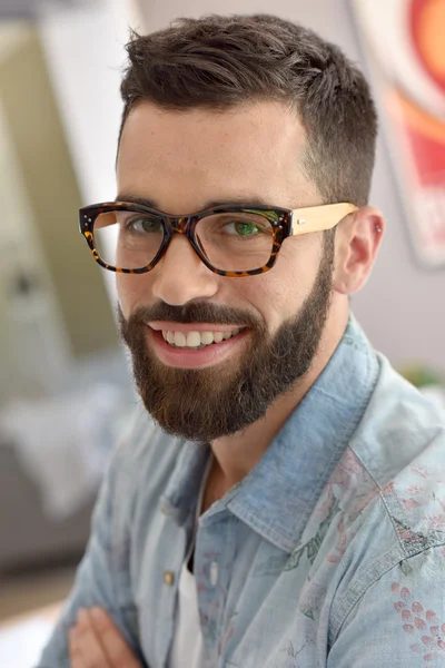 Hipster cara sorrindo — Fotografia de Stock