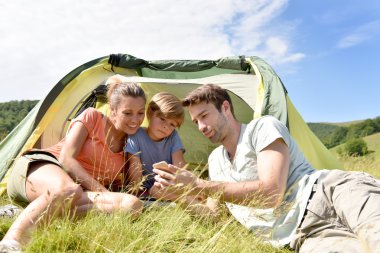 Aile Smartphone ile oynamak