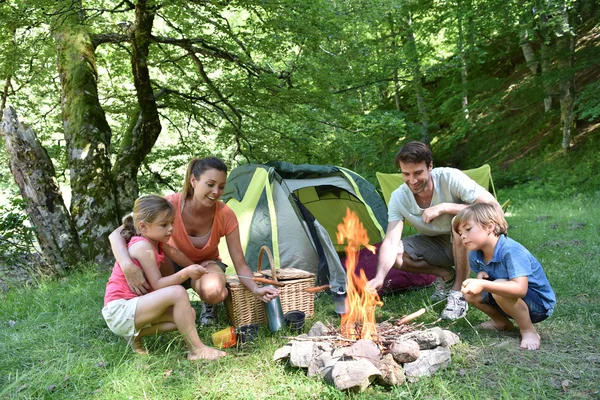 Family camping and cooking sausages — Stock Photo, Image