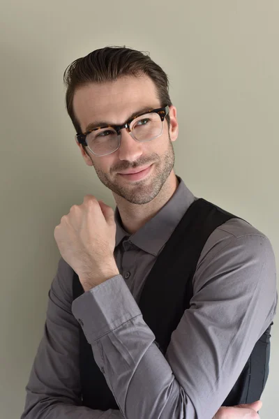 Ragazzo elegante che indossa occhiali da vista — Foto Stock