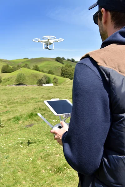 Man handling drone — Stock Photo, Image