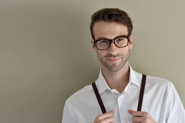 Guy wearing  eyeglasses and suspenders — Stock Photo, Image