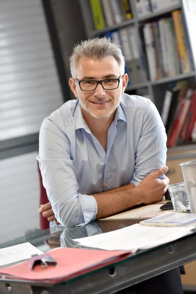 Businessman sitting in office — Stock Photo, Image