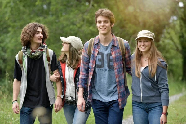 Vriendengroep Een Wandeldag — Stockfoto