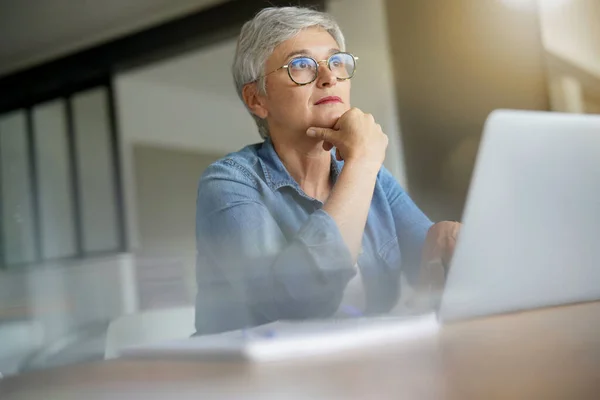 Portrait Beautiful Mature Year Old Woman White Hair Working Home — Stock Photo, Image