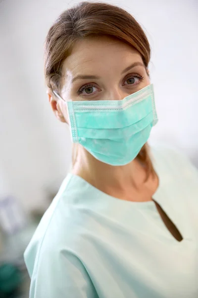 Surgeon woman wearing mask — Stock Photo, Image