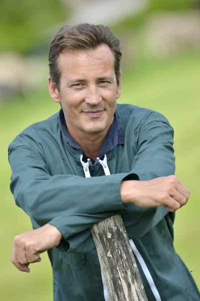 Farmer standing in country field — Stock Photo, Image