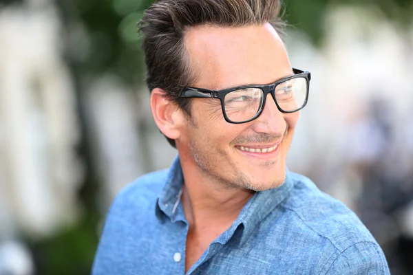 40-letý muž s brýlemi — Stock fotografie