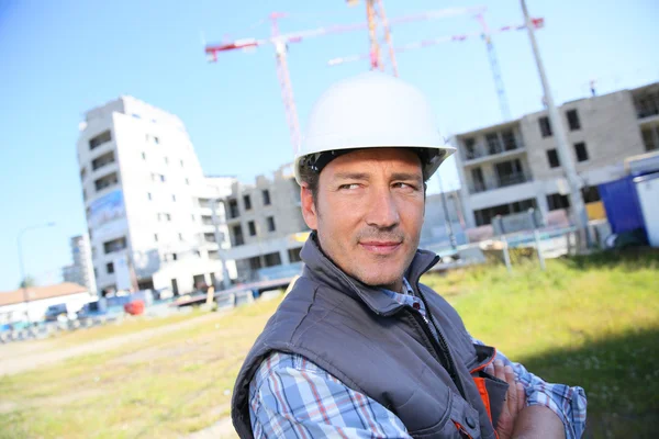 Entrepreneur on building site — Stock Photo, Image