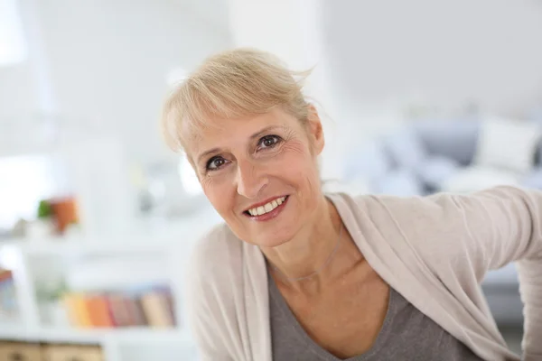 Smiling blond senior woman — Stock Photo, Image