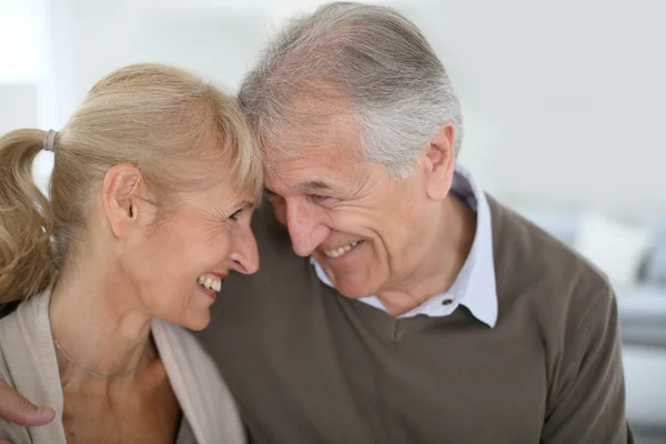 Couple looking at each other's eyes — Stock Photo, Image
