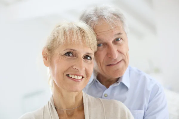 Glückliches Seniorenpaar — Stockfoto