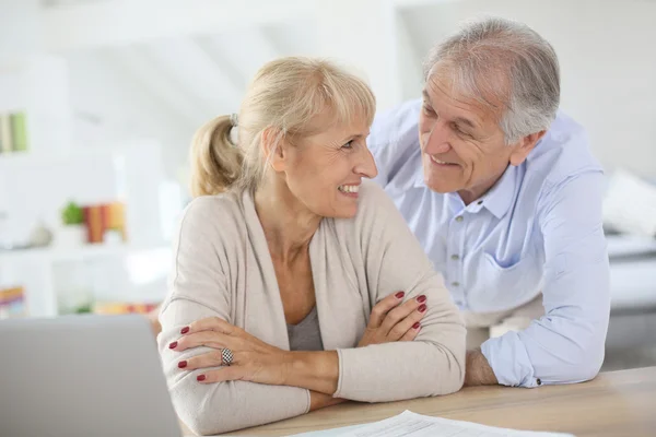 Couple at home filling pension paper — Stock Photo, Image