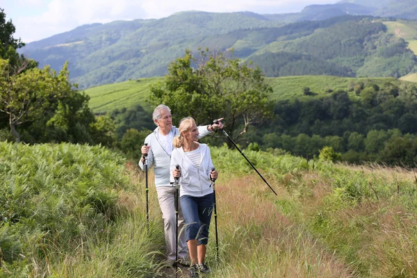 Senior couple on hiking day — Stock Photo, Image