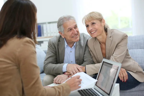 Couple meeting real estate agent Royalty Free Stock Images