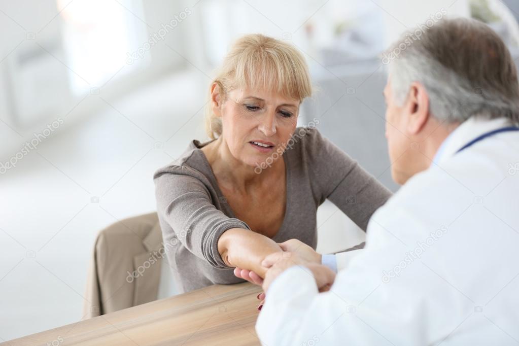 Woman seeing specialist for diagnostic