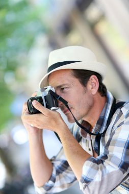 Vintage fotoğraf makinesi ile çekim fotoğrafçı