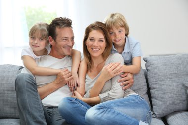 Aile kanepede rahatlatıcı