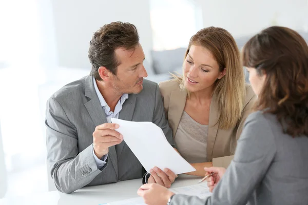 Couple meeting financial adviser — Stock Photo, Image