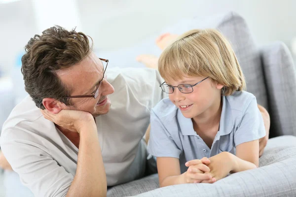 Daddy and son wearing eyeglasses — Stock Photo, Image