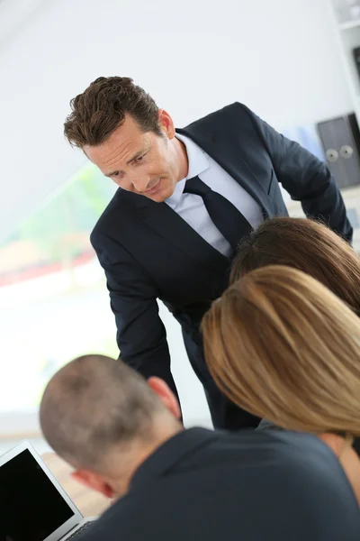 Manager having meeting with business team — Stock Photo, Image