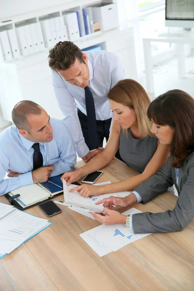 Business people meeting wih tablet — Stock Photo, Image
