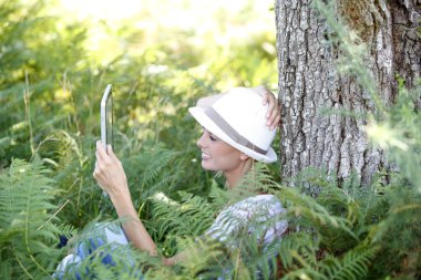 kadının okuma roman Tablet