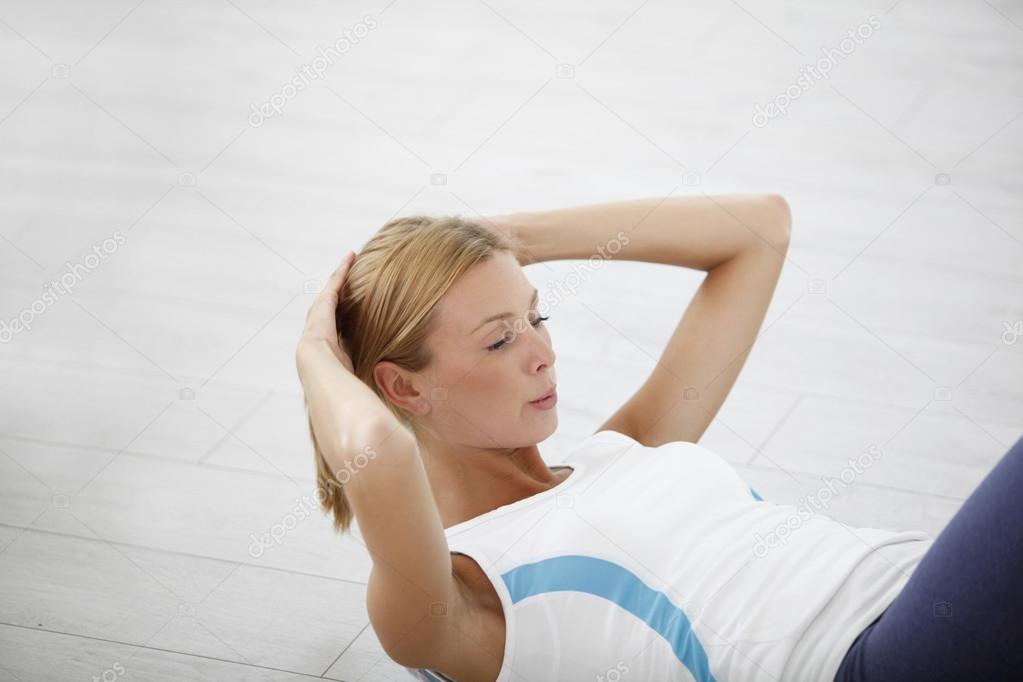 Woman doing crunches in gym