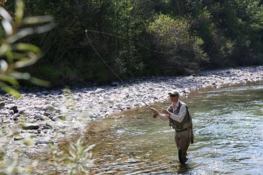 Balıkçı flyfishing nehir fly