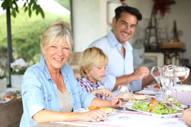Summmer öğle yemeği aile