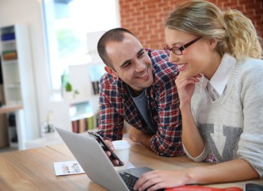 Evde websurfing laptop insanlar